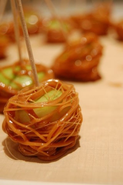 Miniature caramel apples